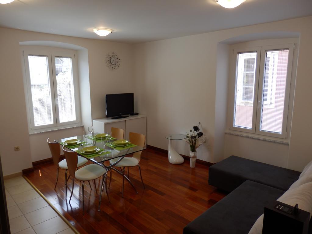 Center Apartment *