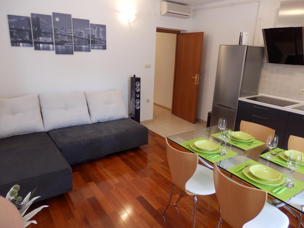 Center Apartment *